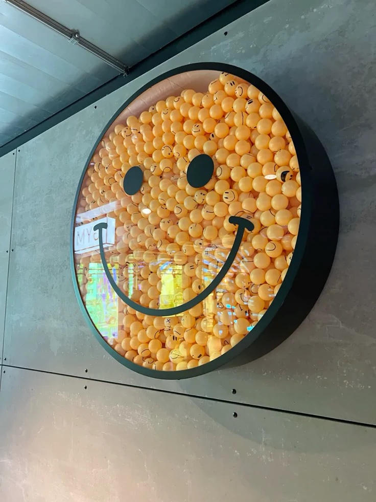 Smiley sensory window